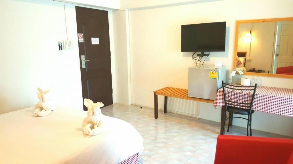 Hotel De Ratt Phuket Patong Exterior photo