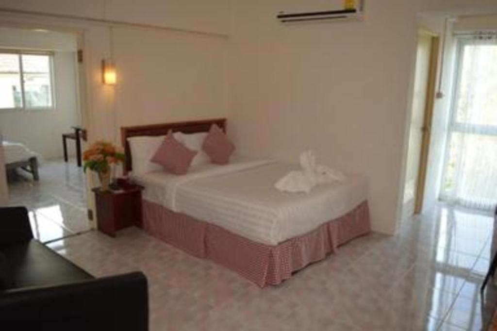 Hotel De Ratt Phuket Patong Exterior photo